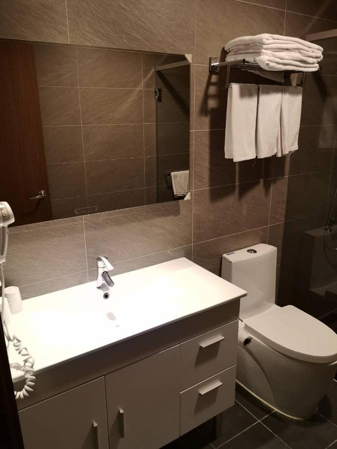Hotel Half Тайчжун Екстер'єр фото